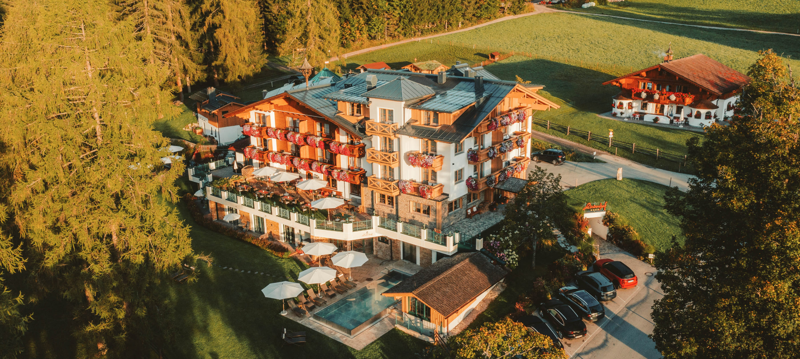 Drohnenaufnahme Hotel Lindenhof Ramsau im Sommer